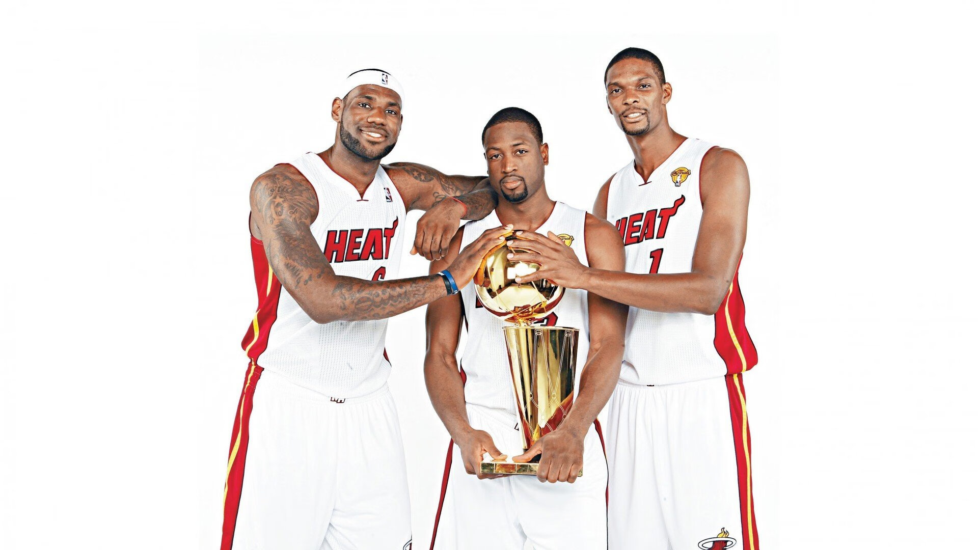 精彩比赛引发球迷热议，谁能称雄，比赛精彩程度